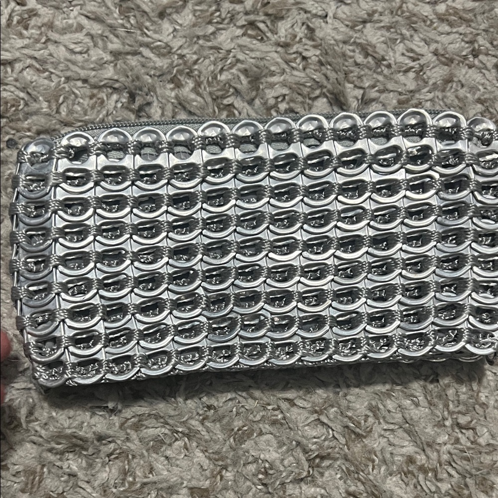 Elegant Silver Chainmail Clutch - Picture 4 of 5